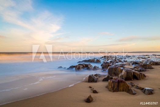 Bild på Bateaux de pche sur la plage de Cabo Polonio en Uruguay  longue exposition 